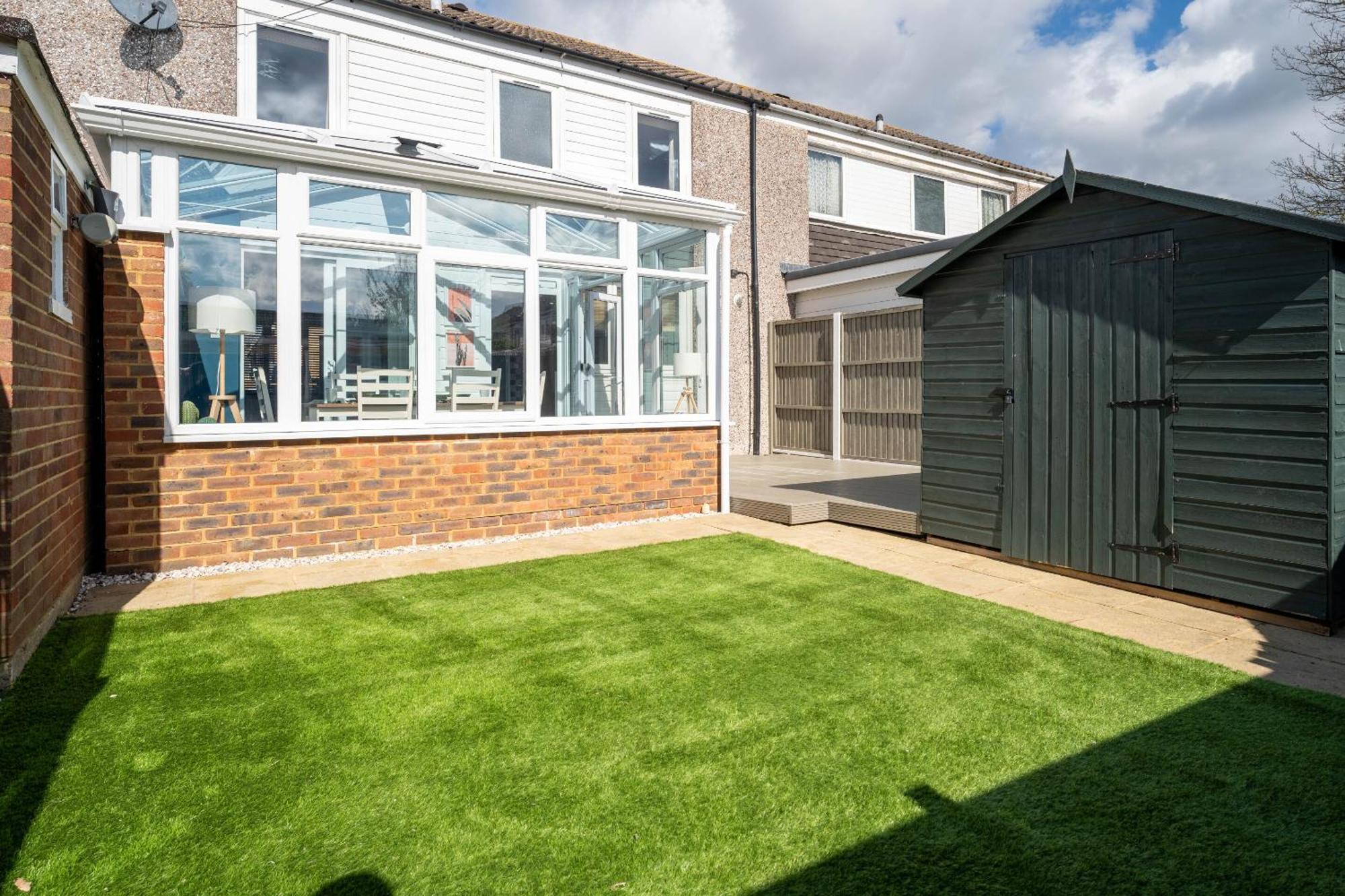 Gatwick Place - 4 Bed 2 Bath Self Contained House With Private Garden 홀리 외부 사진